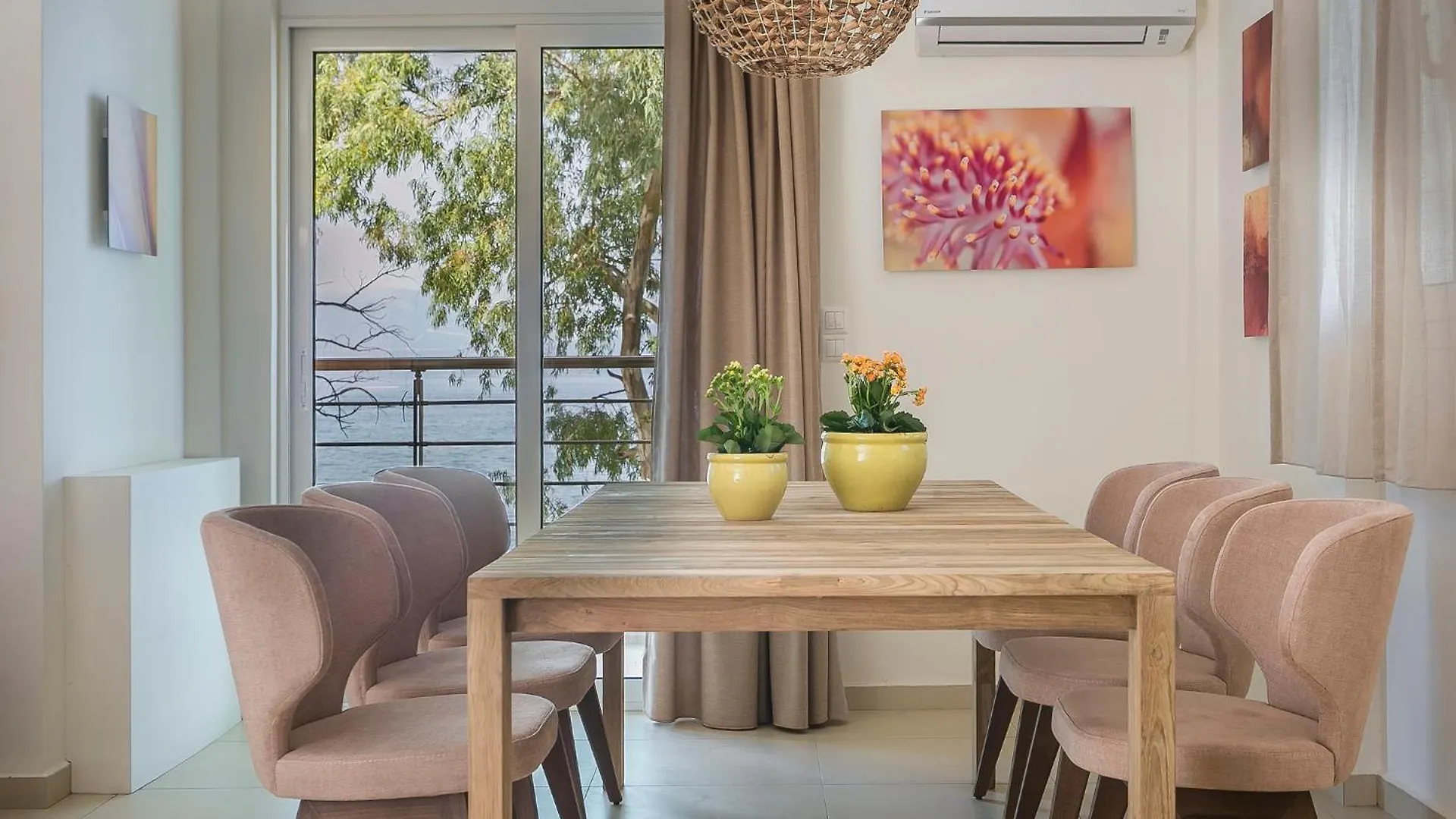 Meliti Waterfront Suites Karavomylos