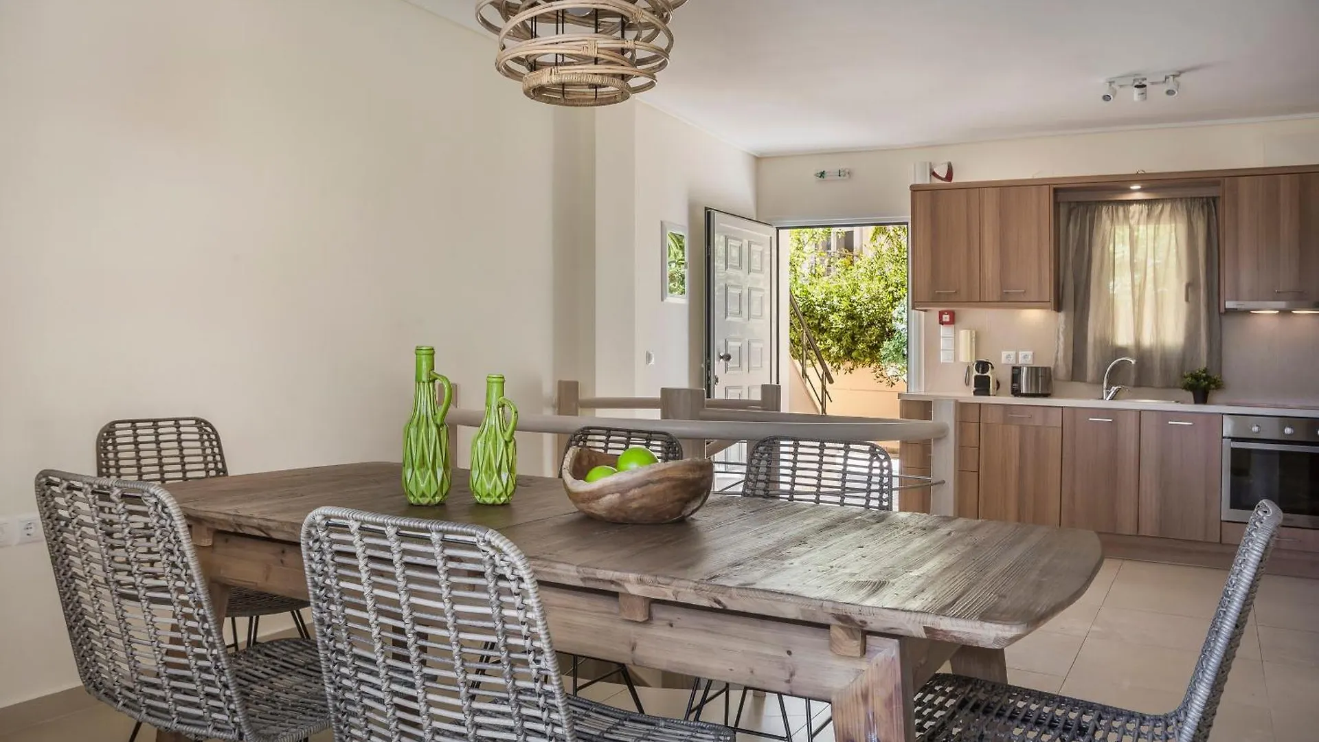 Meliti Waterfront Suites Karavomylos