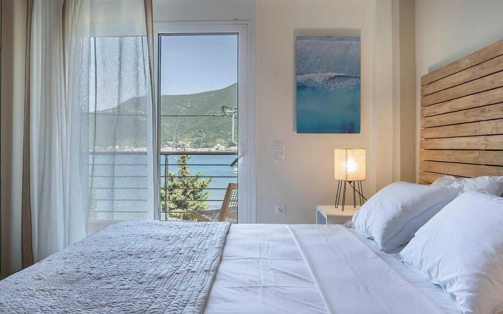 Meliti Waterfront Suites Karavomylos 4*,