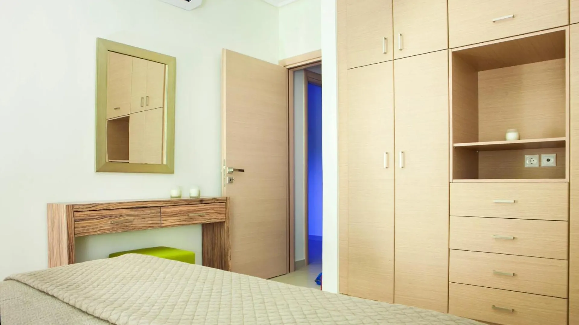 Meliti Waterfront Suites Karavomylos 4*,  Greece