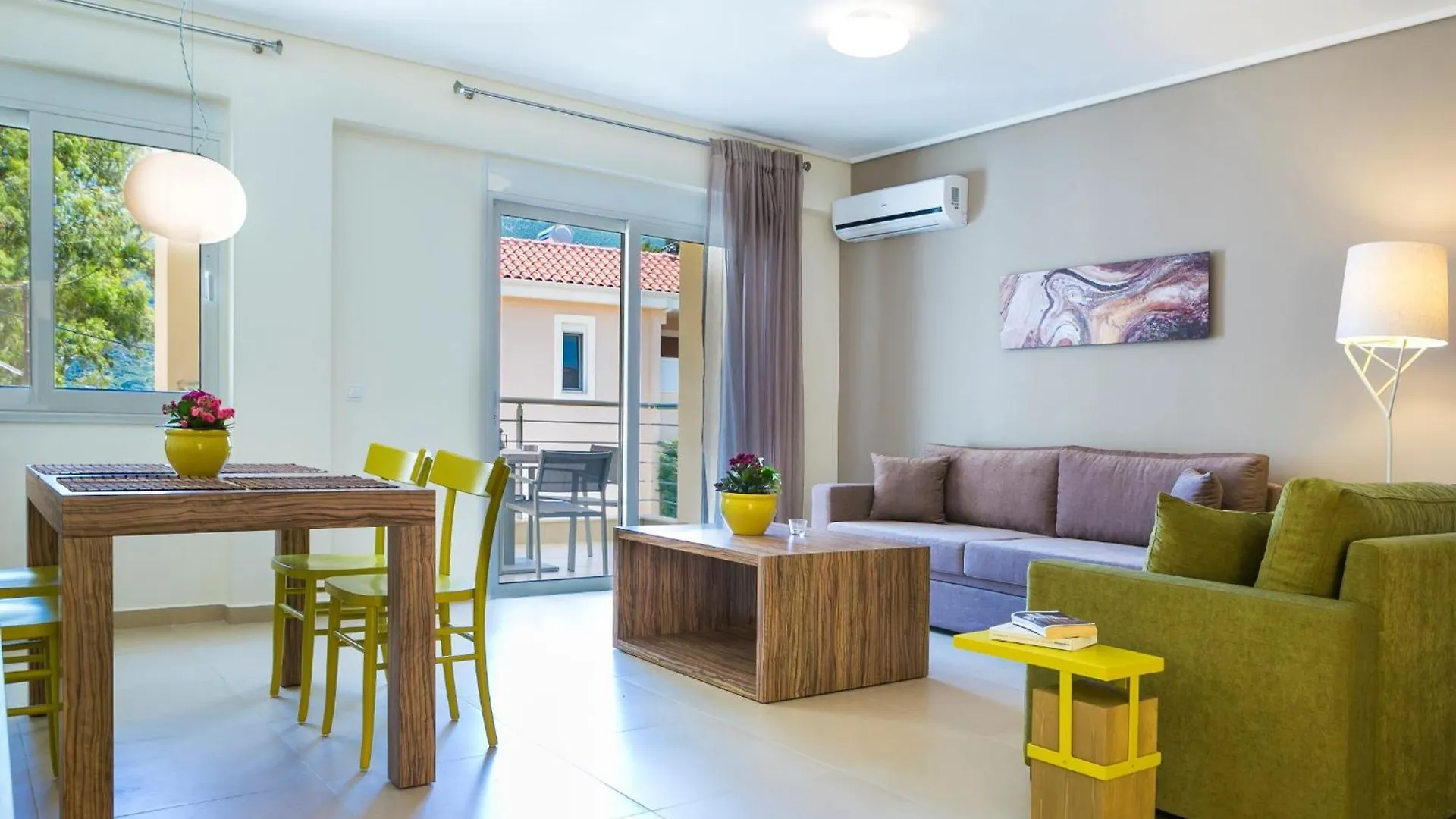 Meliti Waterfront Suites Karavomylos