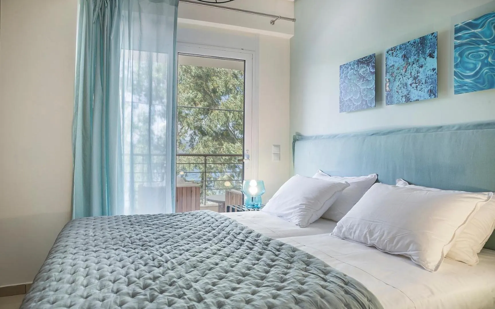Meliti Waterfront Suites Karavomylos
