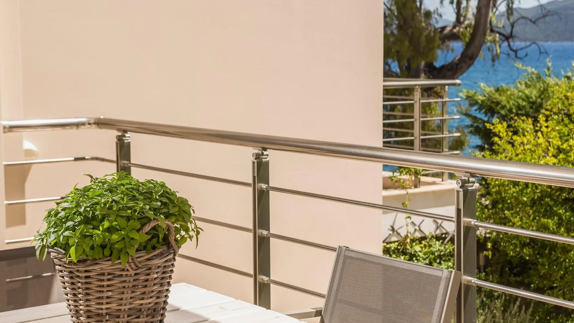 Meliti Waterfront Suites Karavomylos 4*,  Greece