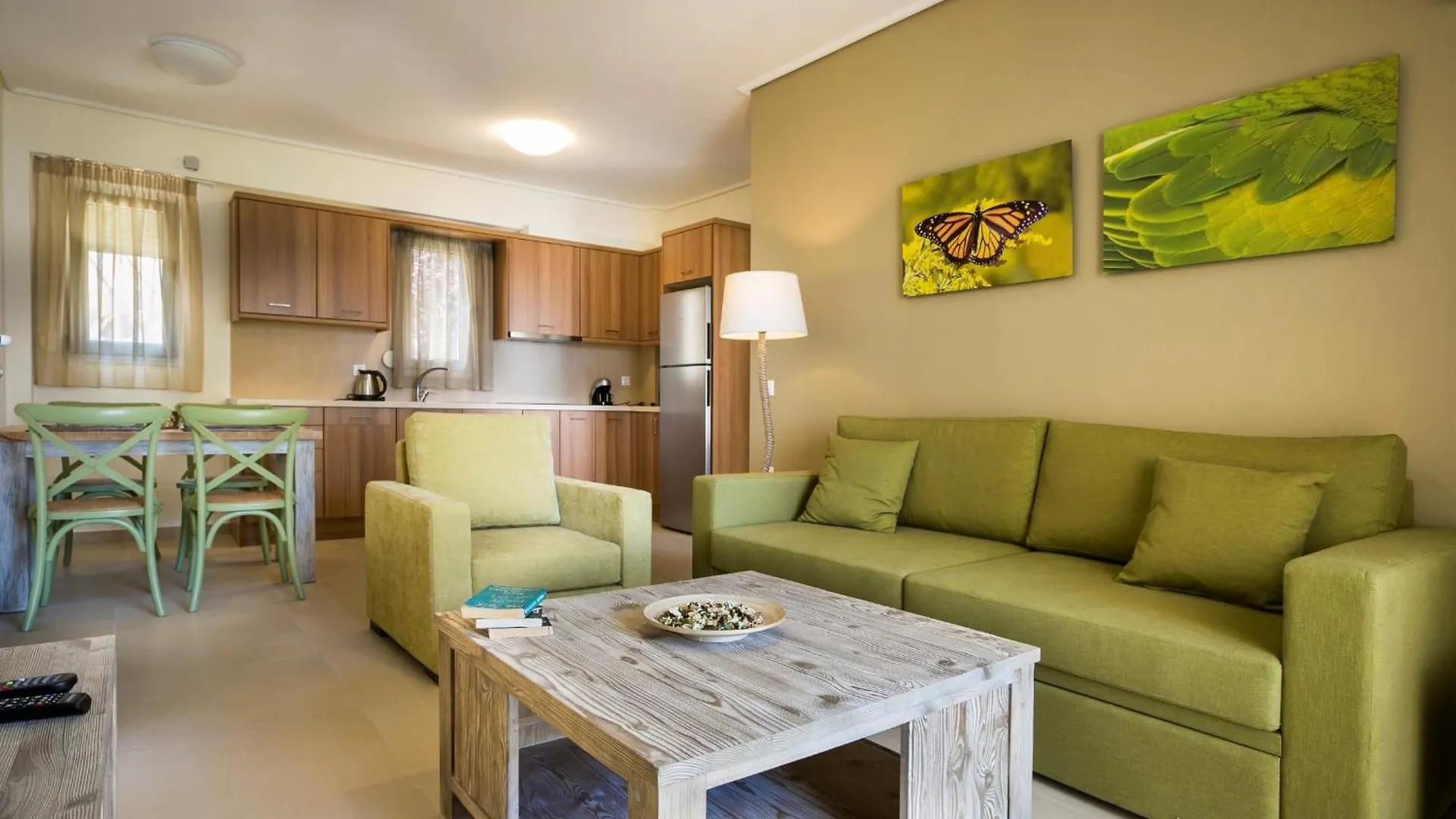 Meliti Waterfront Suites Karavomylos